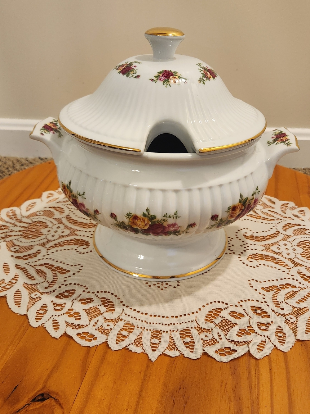 Royal Albert Old Country Roses Large Vegetable Tureen With Lid